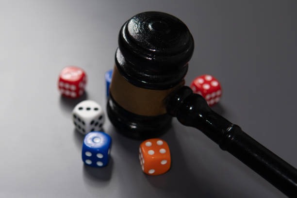 Free-play lobby showing available tables and dealer info